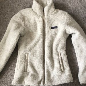 white fuzzy zip up patagonia